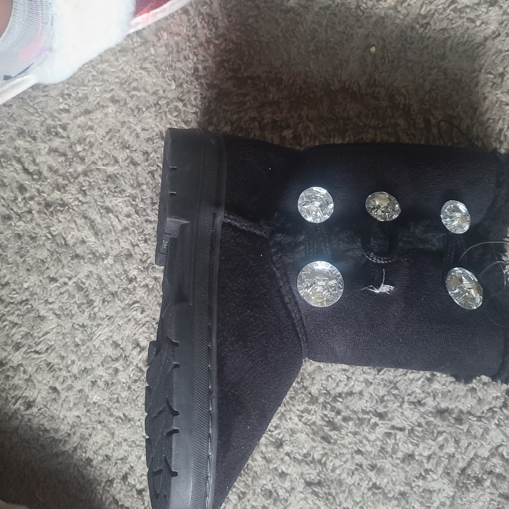 Boots - Picture 3 of 4